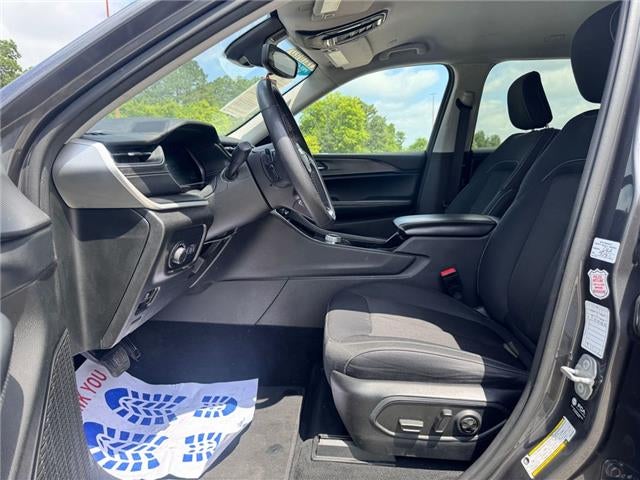 2023 Jeep Grand Cherokee L Laredo 4x4