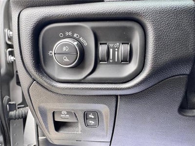 2019 RAM 1500 Laramie 4x4 Quad Cab 140.5 in. WB