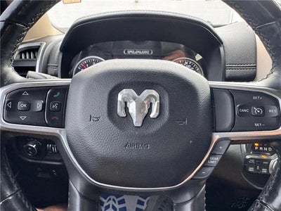 2019 RAM 1500 Laramie 4x4 Quad Cab 140.5 in. WB