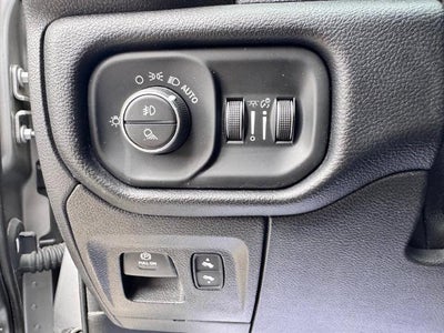2019 RAM 1500 Laramie 4x4 Quad Cab 140.5 in. WB