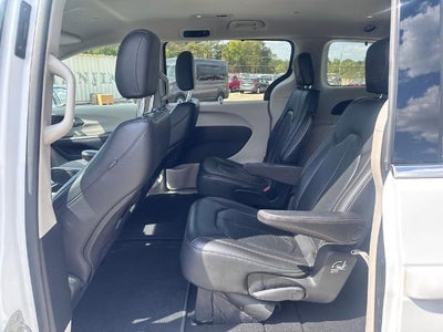 2020 Chrysler Pacifica Touring L Front-wheel Drive Passenger Van