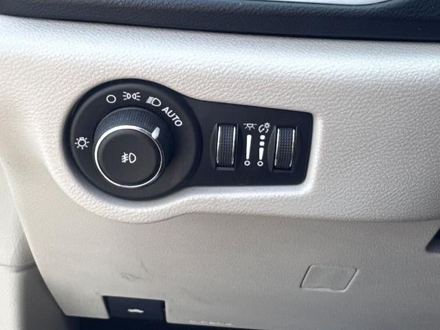 2020 Chrysler Pacifica Touring L Front-wheel Drive Passenger Van