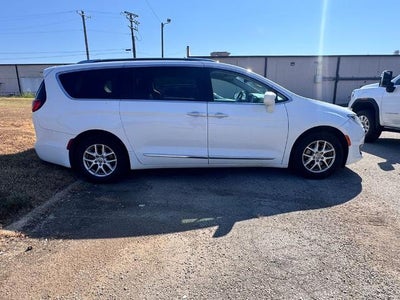 2020 Chrysler Pacifica Touring L Front-wheel Drive Passenger Van