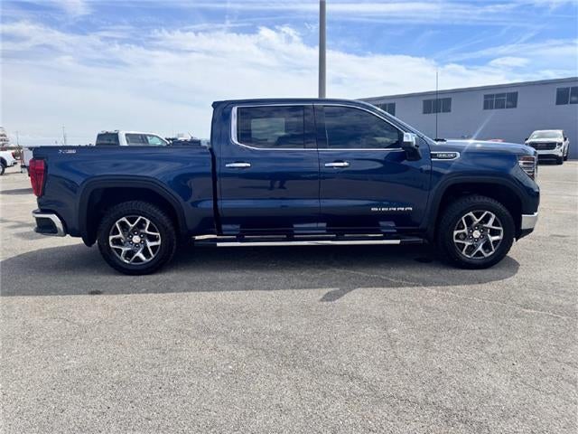 2022 GMC Sierra 1500 SLT 4x4 Crew Cab 5.75 ft. box 147.4 in. WB