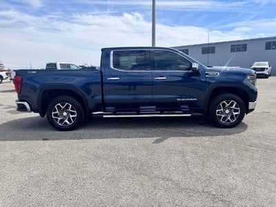 2022 GMC Sierra 1500 SLT 4x4 Crew Cab 5.75 ft. box 147.4 in. WB