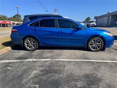 2017 Toyota Camry SE Sedan