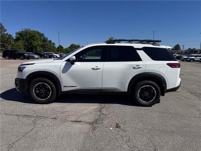 2025 Nissan Pathfinder SV