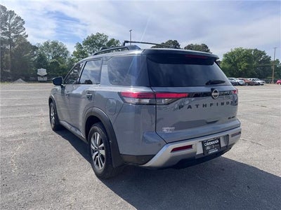 2023 Nissan Pathfinder SL (A9) 4x4
