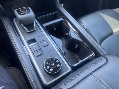 2023 Nissan Pathfinder SL (A9) 4x4