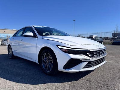 2024 Hyundai Elantra SEL (IVT) Sedan