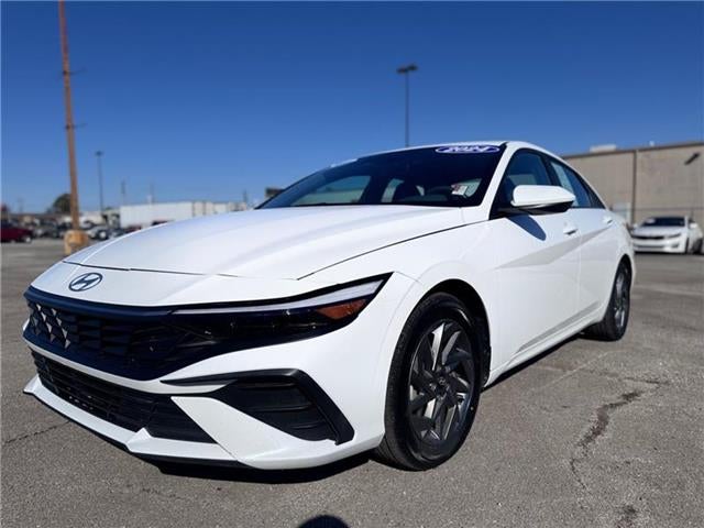 2024 Hyundai Elantra SEL (IVT) Sedan