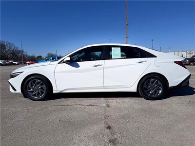 2024 Hyundai Elantra SEL (IVT) Sedan