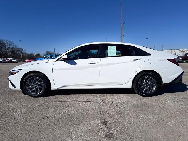 2024 Hyundai Elantra SEL (IVT) Sedan
