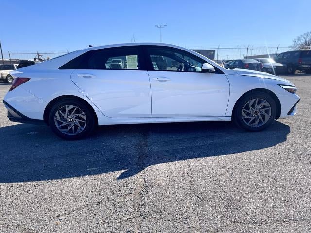 2024 Hyundai Elantra SEL (IVT) Sedan