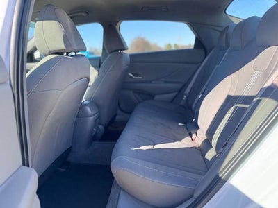 2024 Hyundai Elantra SEL (IVT) Sedan