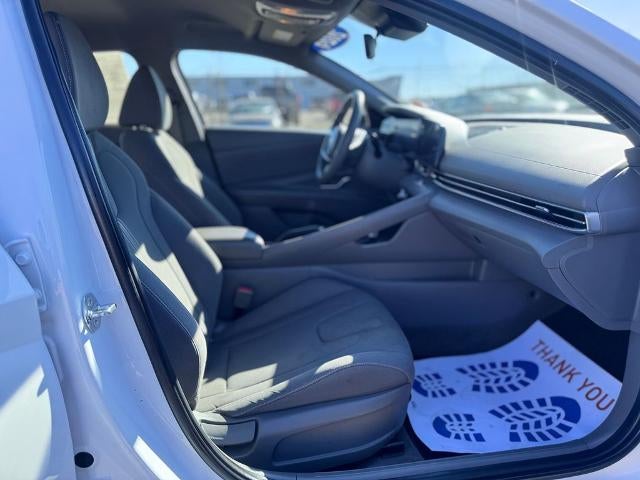 2024 Hyundai Elantra SEL (IVT) Sedan