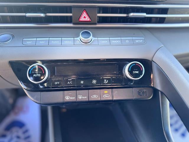 2024 Hyundai Elantra SEL (IVT) Sedan