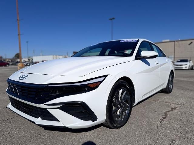 2024 Hyundai Elantra SEL (IVT) Sedan