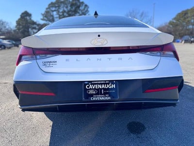 2024 Hyundai Elantra SEL (IVT) Sedan
