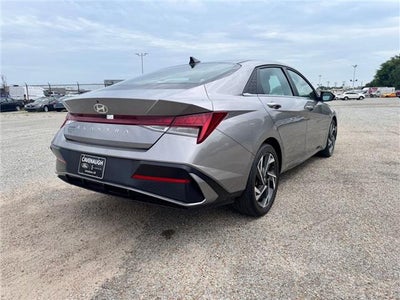 2024 Hyundai Elantra SEL (IVT) Sedan