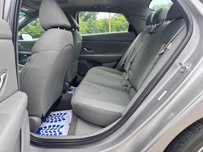 2024 Hyundai Elantra SEL (IVT) Sedan