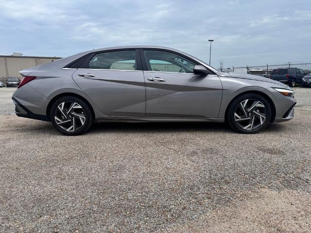 2024 Hyundai Elantra SEL (IVT) Sedan