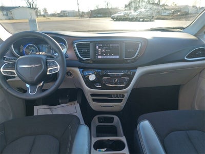 2024 Chrysler Voyager LX