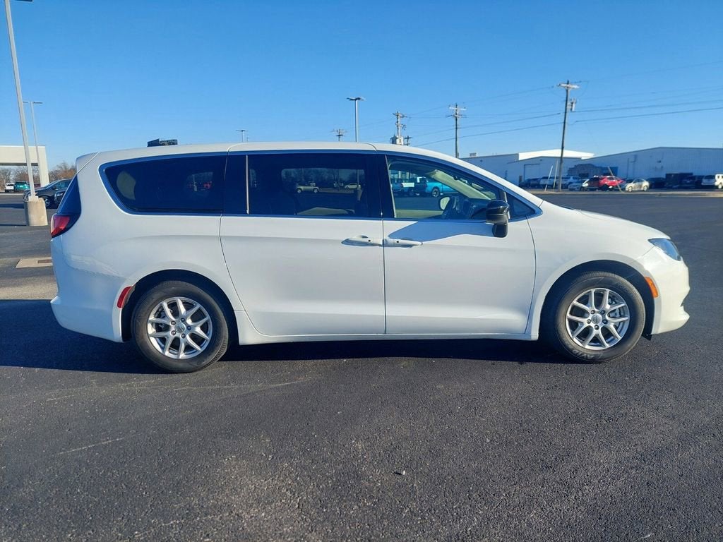 2024 Chrysler Voyager LX