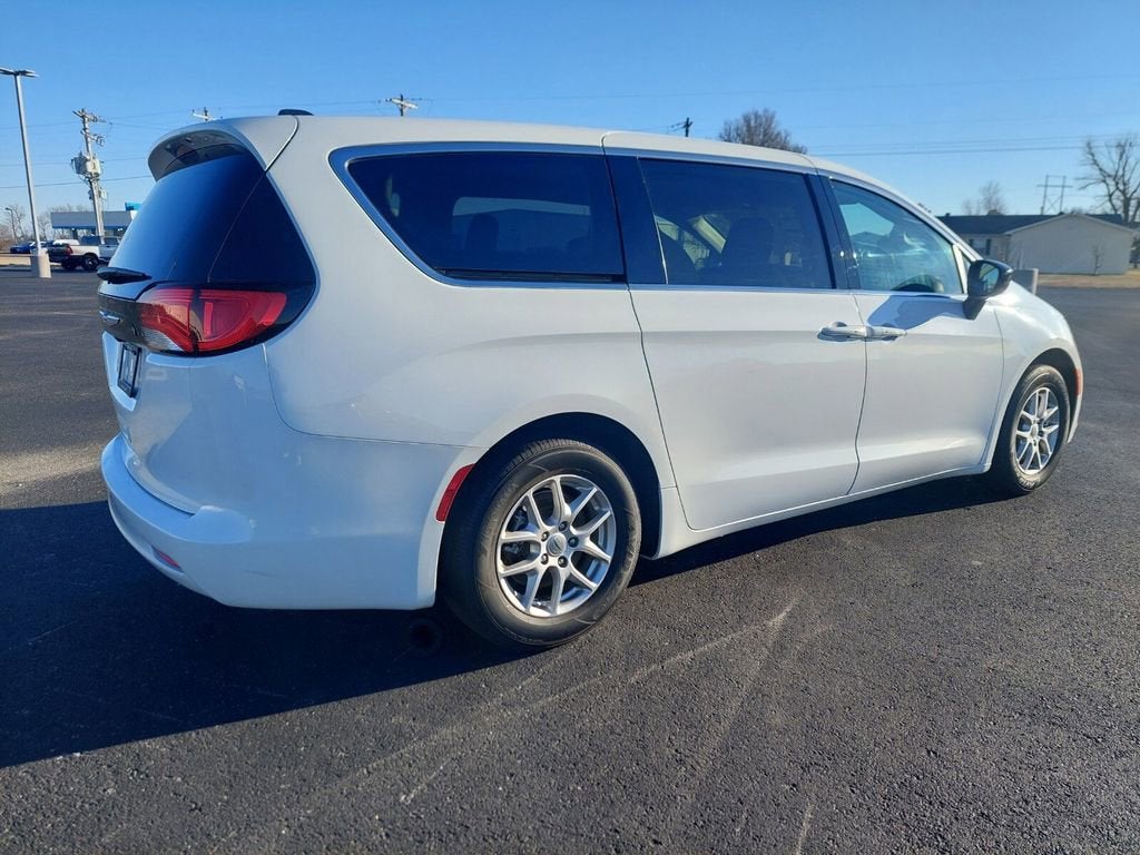 2024 Chrysler Voyager LX